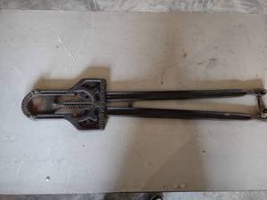 lot 644 image: Leavitt Dehorning Clipper...