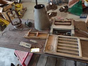 lot 646 image: Assorted Antiques...