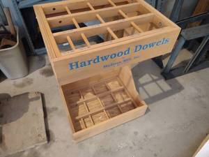 lot 652 image: Dowel Rack...