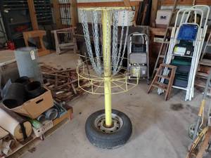 lot 663 image: Frisbee Golf Goal...