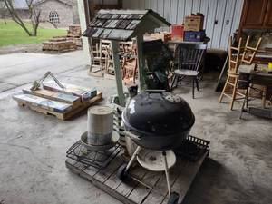 lot 669 image: Pallet of Lawn & Patio Items...