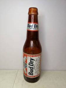 lot 774 image: 33 Plastic Bud Dry Beer Bottle