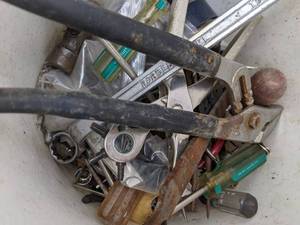 lot 762 image: Bucket Filled with Assorted Hand Tools