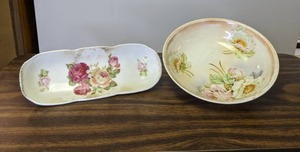 lot 731 image: Two Vintage Floral Serving Platters