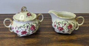 lot 734 image: Small Vintage Creamer and Sugar Bowl