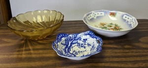lot 739 image: Three Decorative Vintage Bowls