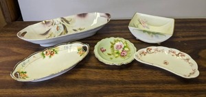 lot 742 image: Five Pieces of Vintage China