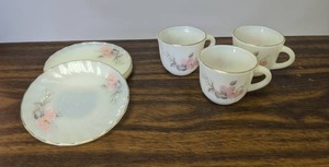 lot 744 image: Vintage Korean Teacups and Saucers