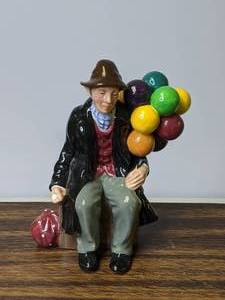 lot 712 image: Royal Doulton The Balloon Man Figurine HN 1954