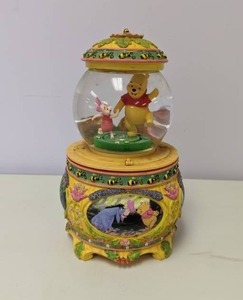 lot 750 image: Winnie the Pooh Musical Figurine