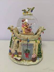 lot 751 image: Winnie the Pooh Musical Christmas Snowglobe