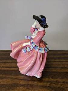 lot 703 image: Royal Doulton Top o the Hill Figurine HN 1849 Copyright 1937