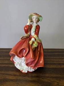 lot 704 image: Royal Doulton Top o the Hill Figurine HN 1834 Copyright 1937
