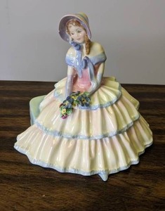 lot 707 image: Royal Doulton Daydreams Figurine HN 1731