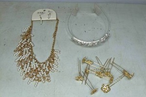 lot 415 image: Necklace, Hair Clips & Tiara