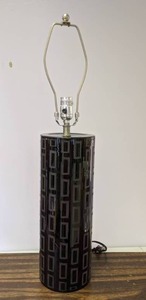 lot 524 image: Cylindrical Etched Glass Table Lamp