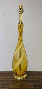 lot 525 image: Yellow Glass and Brass Table Lamp