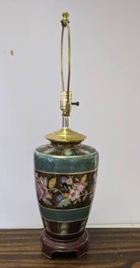 lot 526 image: Oriental Table Lamp with Floral Design