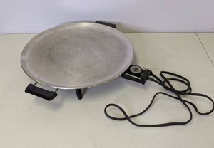 lot 546 image: Vintage Electric Patio Lefse Grill