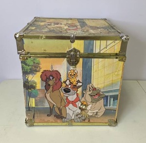 lot 554 image: Vintage Lady & the Tramp Toy Chest
