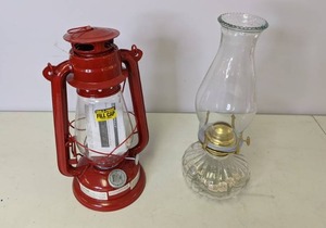 lot 564 image: Pair of Lanterns - NEW
