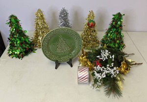lot 565 image: Assorted Christmas Decor