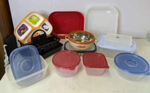 lot 570 image: Plastic To-Go Containers & Servingware