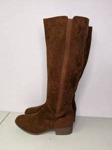 lot 435 image: Womens 8.5 Knee High Boots