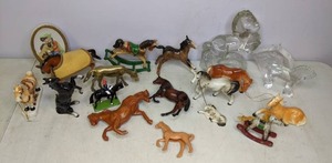 lot 364 image: Lot of Horse Figurines
