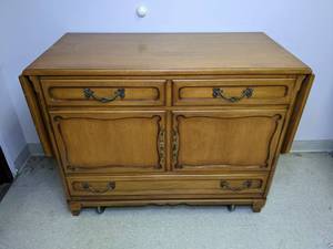 lot 101 image: Vintage 1950s RWAY Wood Rolling Dresser w Expandable Leafs