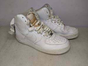 lot 369 image: Nike White Air Force 1 Mid Mens Size 10