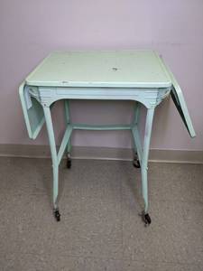 lot 79 image: Vintage HON Rolling Metal Typewriter Table