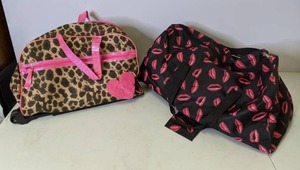 lot 580 image: Bold Print Duffle and Wheeled Bag