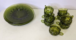 lot 583 image: Vintage Green Glass Mugs & Plates