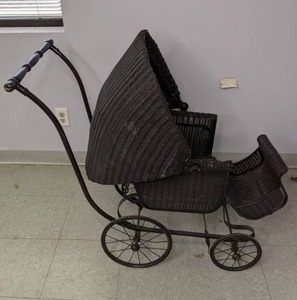 lot 456 image: Vintage Wicker Baby Buggy
