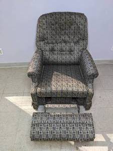 lot 453 image: La-Z-Boy Recliner