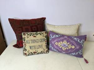 lot 390 image: Four Throw Pillows