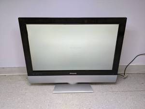 lot 375 image: 32 Polaroid TV with Built-In DVD Player