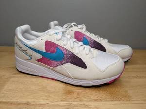 lot 17 image: Nike Air Skylon II Athletic Shoes Mens Size 11