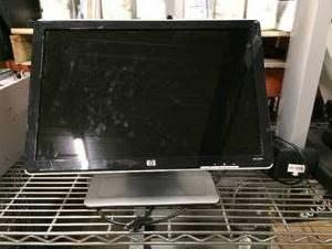lot 21 image: HP W2207 LCD Monitor 22 1680x 1050 Resolution Height&nbspAdjusting with Rotating Screen & Speakers - Great Working Condition