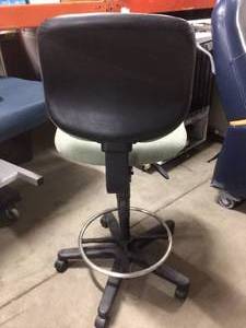 lot 50 image: MSRP $1000 HARTER ANTHRO ACCORD ARMLESS HEIGHT ADJUSTABLE GAS LIFT STOOL WITH FOOT REST - WEAR TO FABRIC BUT WORKS GREAT