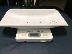 lot 53 image: MSRP $380 Tanita Pediatric Baby Veterinary Puppy Kitten Scale Digital Display 40 lbs. White - Battery Operated - Nice Working Condition