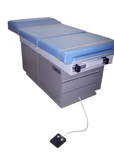 lot 43 image: WOW MSRP $5000 MIDMARK RITTER 107 FOOT CONTROLLED POWERED UPDOWN HILOW EXAM EXAMINATION ROOM TREATMENT TABLE WITH MANUAL ADJUSTABLE BACKREST, CABINET, SLIDE OUT FOOT EXTENSION, RETRACTABLE STIRRUPS & MORE EXCELLENT WORKING CONDITION