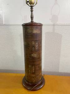 Curiously Interesting Vintage Wall Paper Style American Heritage Currency &amp Monuments Federal Style Table Lamp - Great Conditon