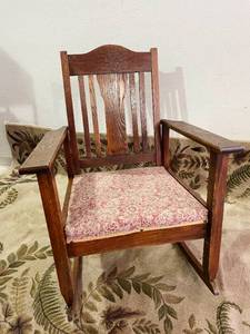 Antique Wood Upholstered Seat Cushioned Rocking Chair - Great Condition&nbsp