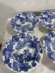 Stunning Collectible WINDSOR &amp BROWNE 6 Cobalt Blue Grapes Vines &amp Leaves&nbspSalad Dessert Plates 8 34&nbsp- Made in Italy- Great Condition