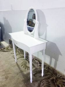 Beautiful &amp Romantic White Vanity Desk With Tilting Oval Mirror With Floral Accent At The Top - Great Condition