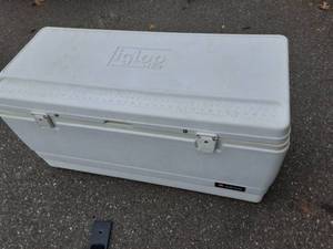 Large Igloo 162 Chest Cooler