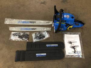 BlueMax 2-in-1 22 in. and 18 in. 57cc Gas Chainsaw Combo not used see pictures