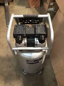 Husky 20 Gal Air Compressor customer return in very good condition see pictures